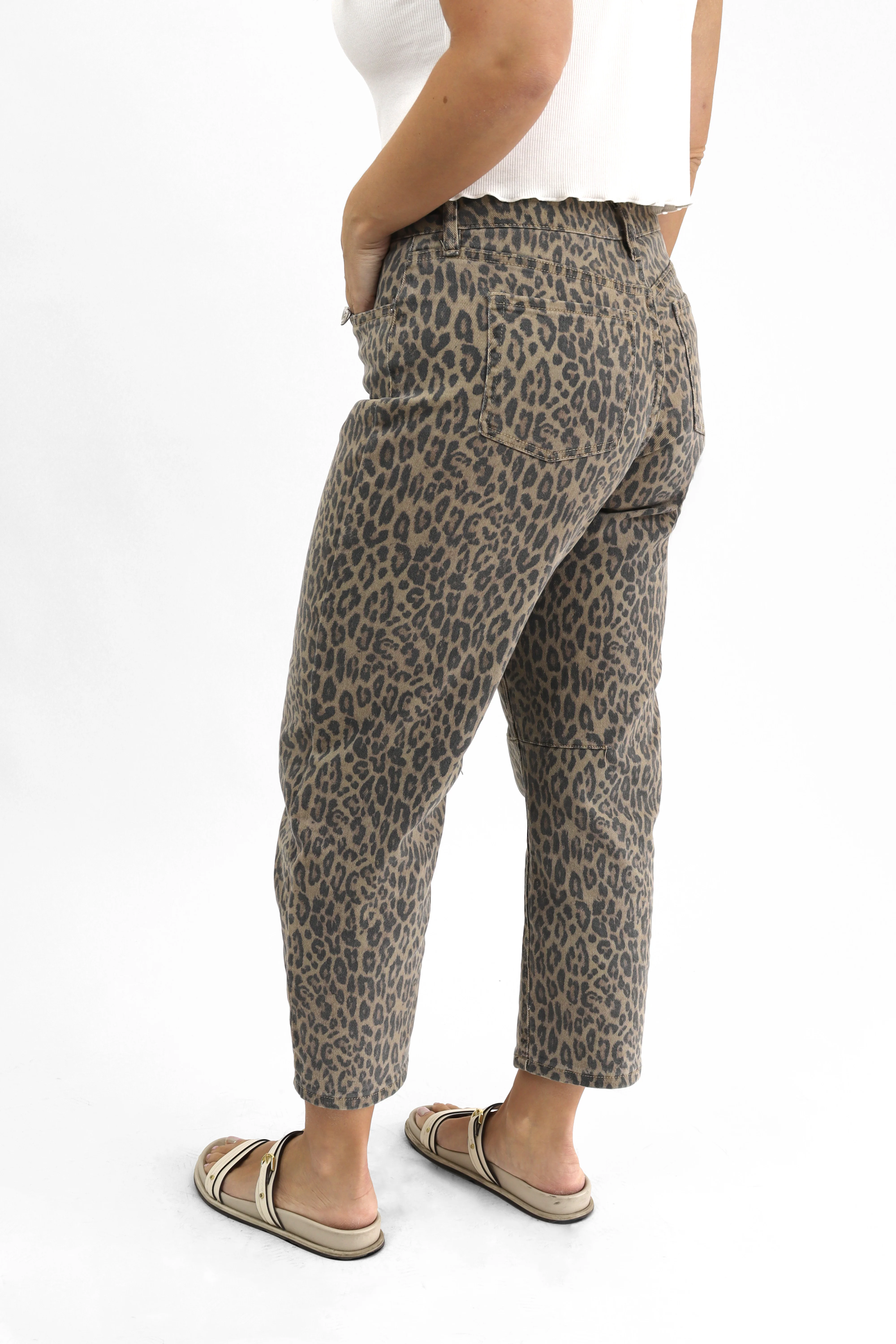 Barrel Jeans - Vintage Washed Leopard - Image 4