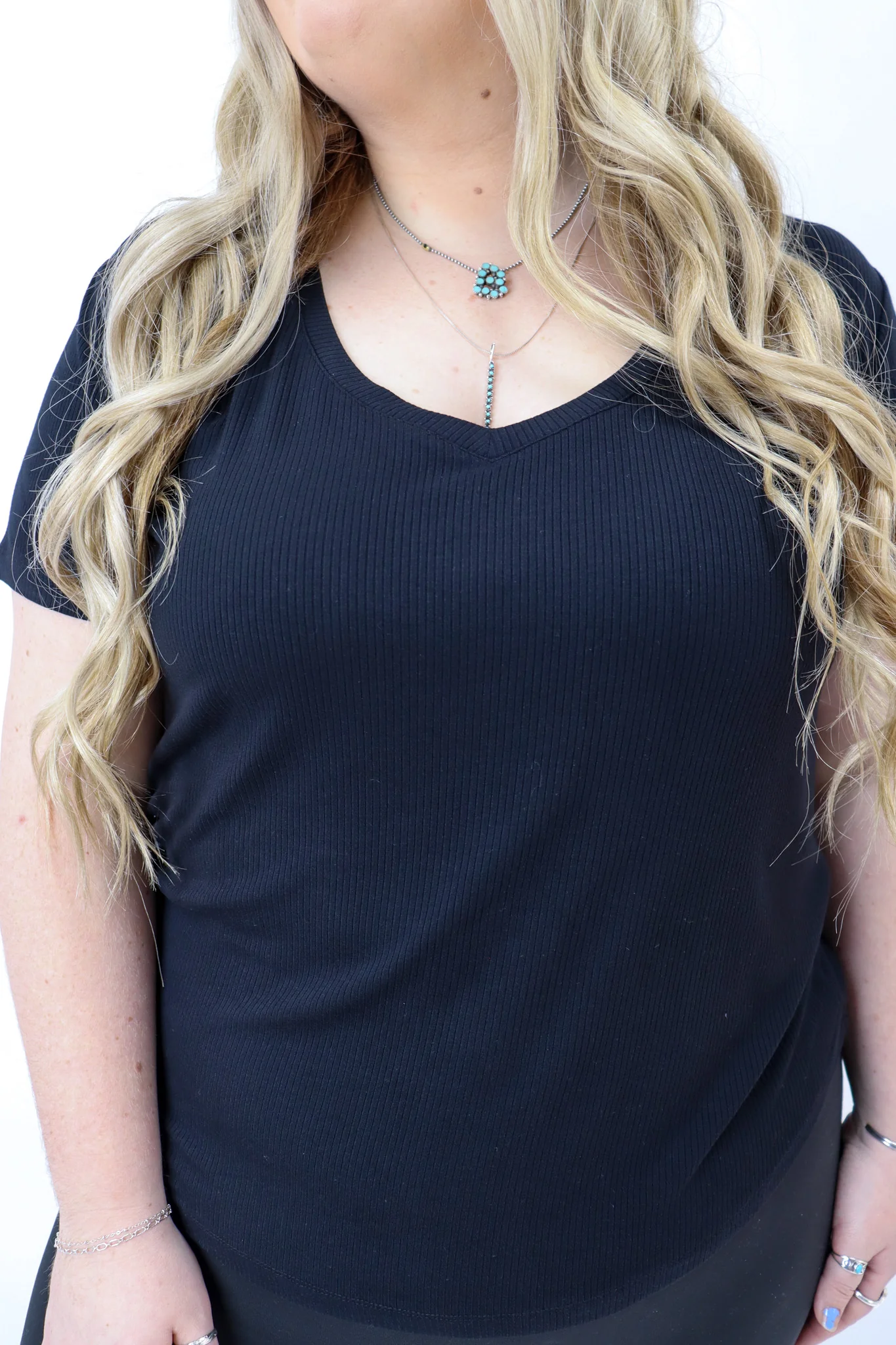 The Ribbed Basic V Neck Tee - Image 14