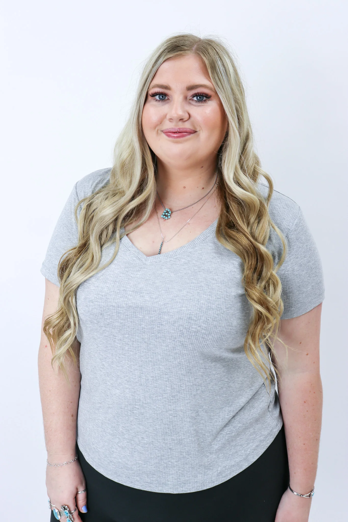 The Ribbed Basic V Neck Tee - Image 18