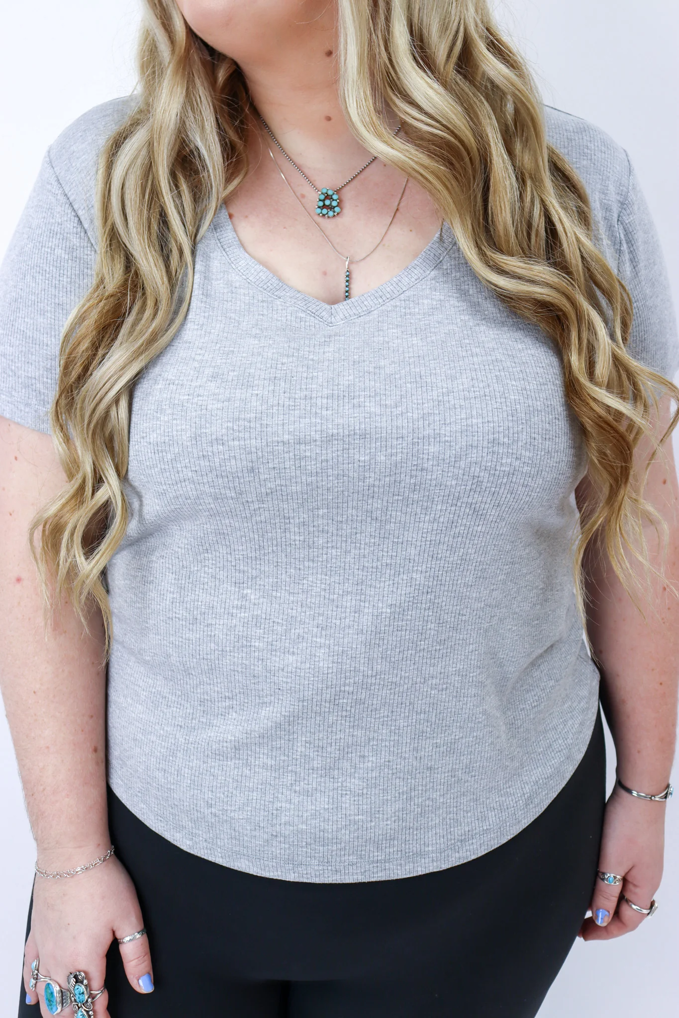 The Ribbed Basic V Neck Tee - Image 19