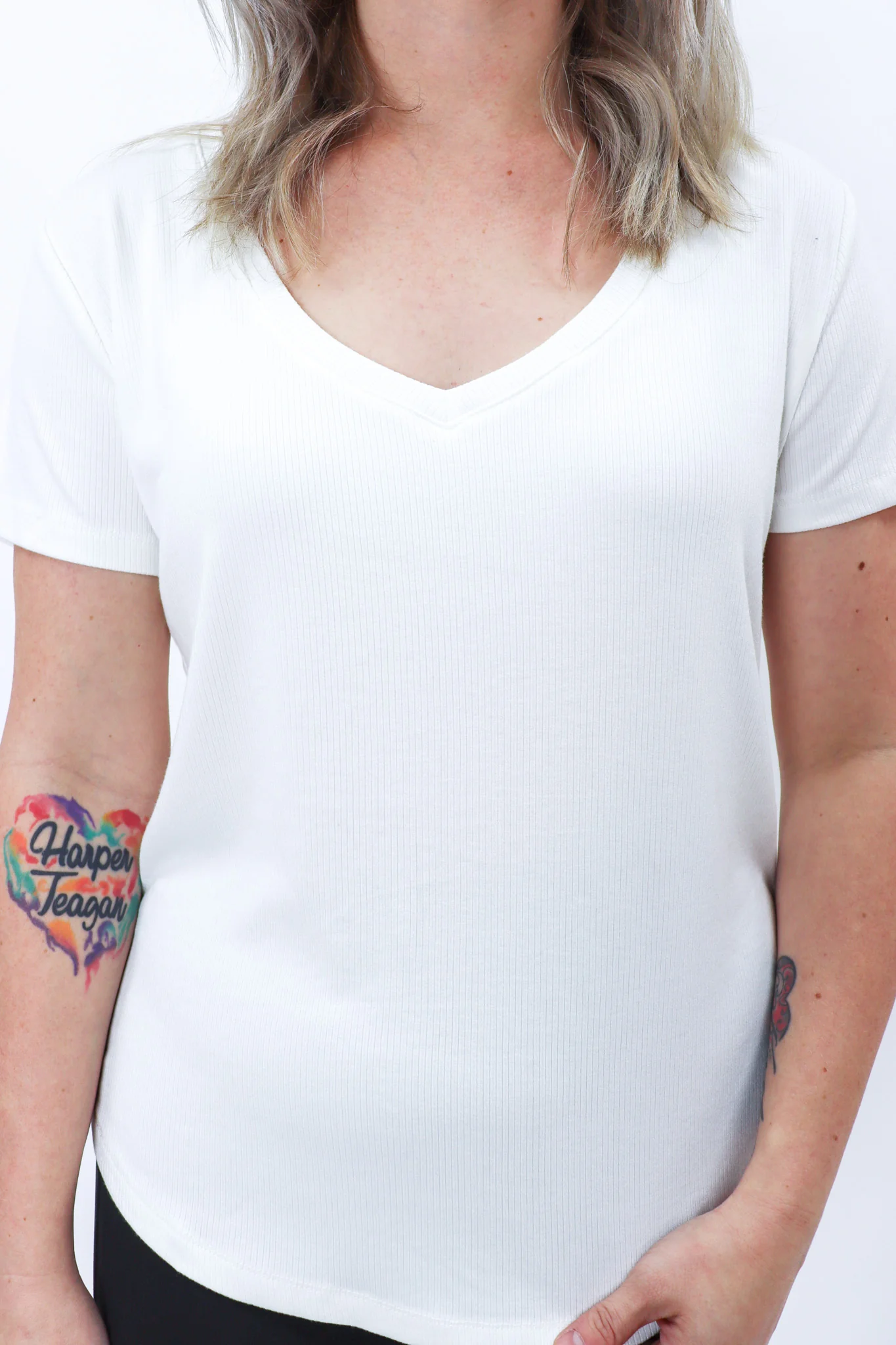 The Ribbed Basic V Neck Tee - Image 20