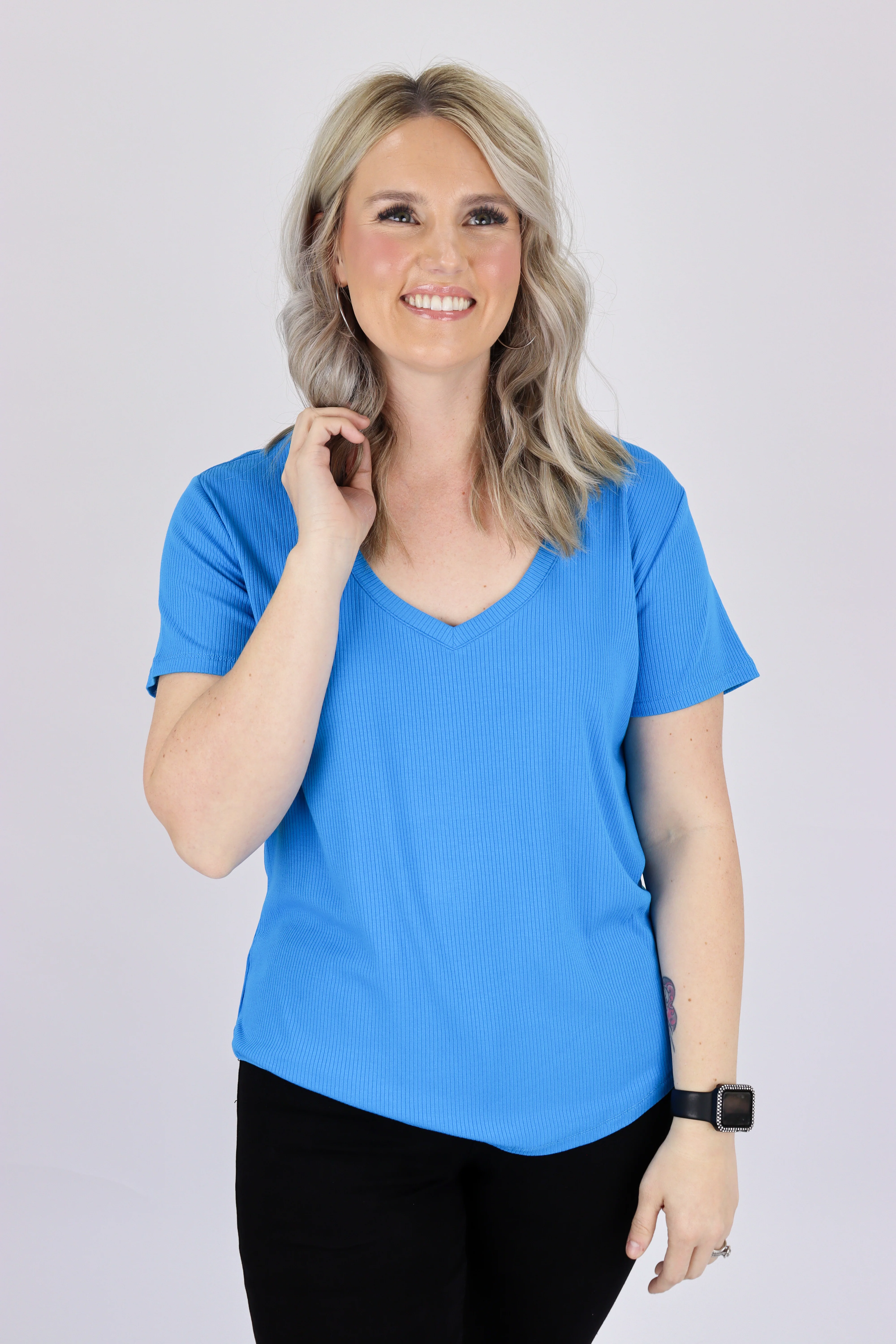 The Ribbed Basic V Neck Tee - Image 7