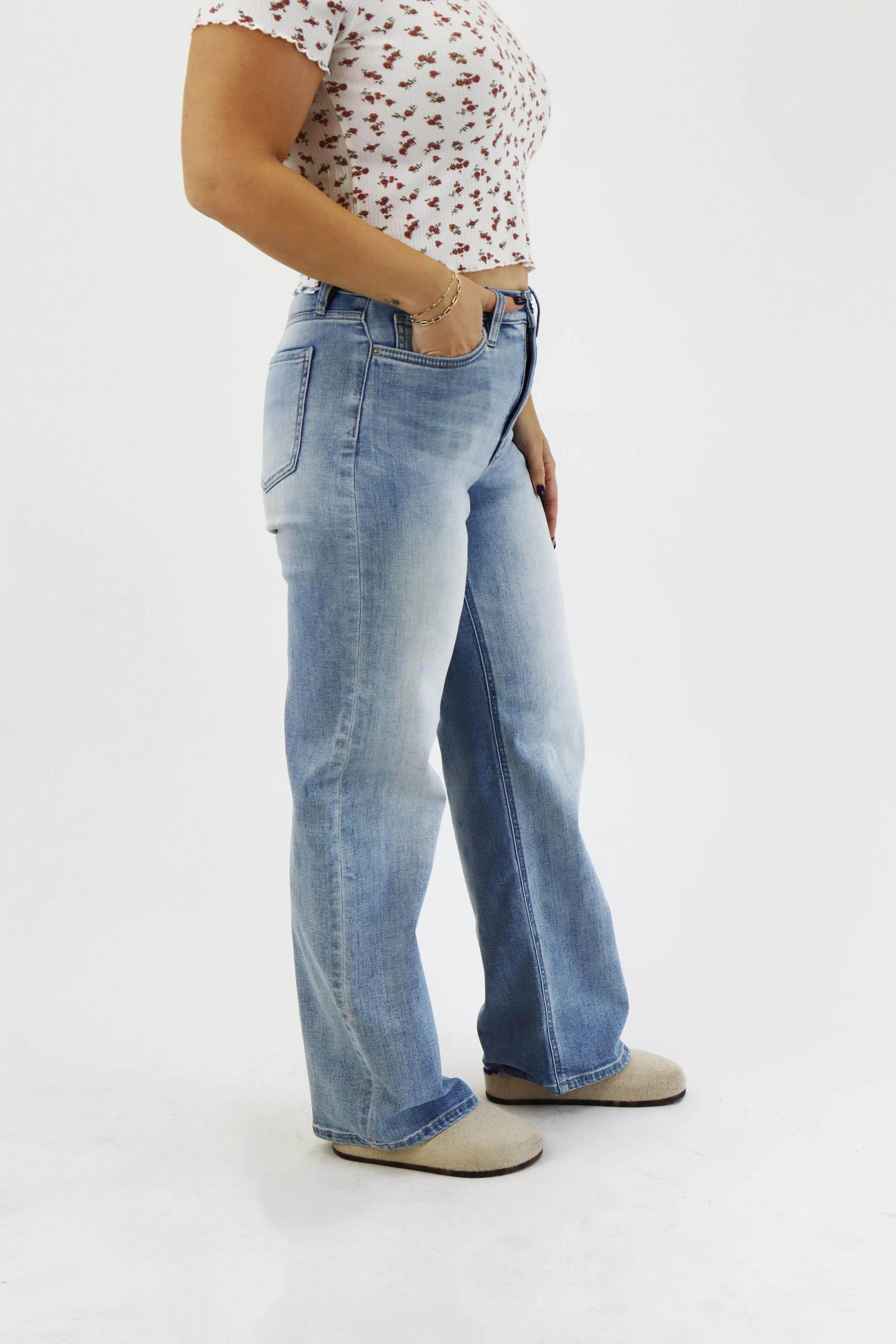 Wide Leg Jeans - Light Wash - Image 4